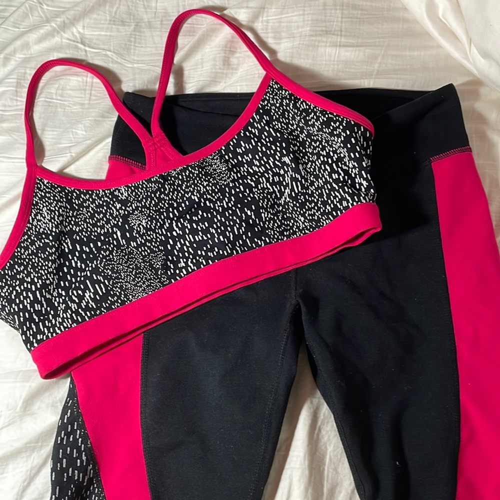 Fabletics Matching Workout Set (Reversible Bra + … - image 1